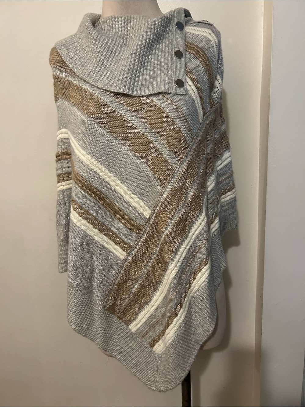 WHBM Cozy Grey & Tan Button-Shoulder Knit Poncho Sweater SZ XS